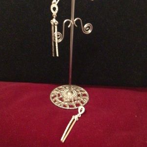 🛍2 for $35🛍 NWT Rhinestone long dangling earrings set in silver tone